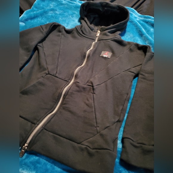 Boys Jordan Zip Up Hoodie (size Medium) - Picture 3 of 4